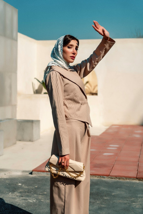 Ilustrasi celana beige oversized. Foto: Sara Kazemi/Pexels