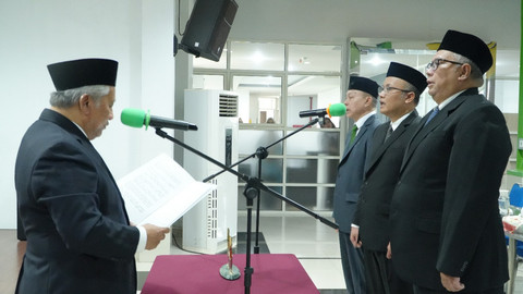Prof Nuh saat melantik jajaran wakil rektor Unusa periode 2025-2030. Foto: Humas Unusa