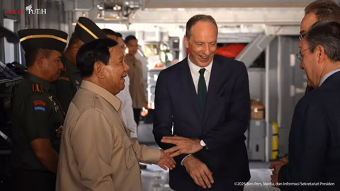 Presiden Prabowo Serahkan Pesawat A400M kepada TNI, di bandara Halim Perdanakusuma, Senin (3/11/2025). Foto: YouTube/Sekretariat Presiden