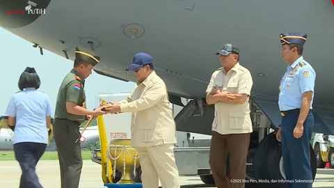 Presiden Prabowo Serahkan Pesawat A400M kepada TNI di bandara Halim Perdanakusuma, Senin (3/11/2025). Foto: YouTube/Sekretariat Presiden