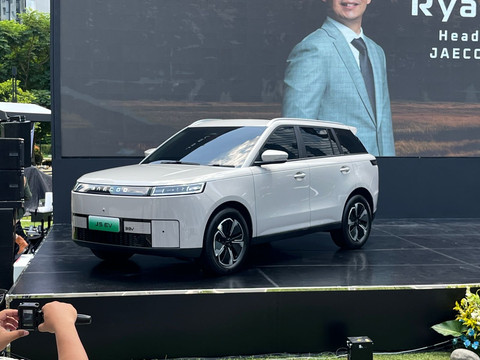 Momen peluncuran Jaecoo J5 EV di One Satrio, Jakarta, Senin (3/10/2025). Foto: Syahrul Ghiffari/kumparan