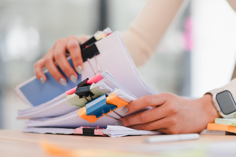 Ilustrasi tugas administratif. Foto: kenchiro168/Shutterstock