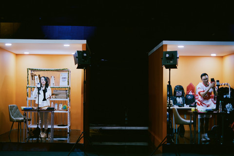 Para finalis melakukan tantangan Shopee Live. Foto: dok. Istimewa