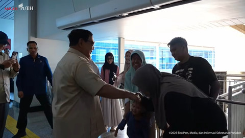 Presiden Prabowo Subianto meninjau Stasiun Tanah Abang Baru, Jakarta, Selasa (4/11/2025). Foto: YouTube/Sekretariat Presiden