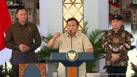Presiden Prabowo Subianto memberikan sambutan saat peresmian Stasiun Tanah Abang Baru, Jakarta, Selasa (4/11/2025). Foto: YouTube/Sekretariat Presiden
