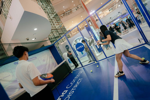 Virtual padel di Derma Control District. Foto: Nivea