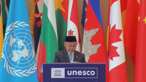 Mendikdasmen Abdul Mu'ti memberikan pidato di Sidang Umum UNESCO Uzbekistan, Senin (4/11/2025). Foto: Youtube/TVMU YOGYAKARTA