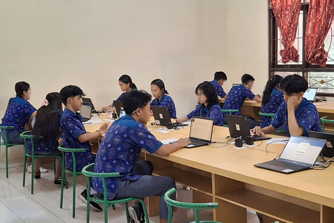 Suasana Tes Kemampuan Akademik (TKA) di SMAN 7 Denpasar, Selasa (4/11/2025).   Foto: Dok. Istimewa