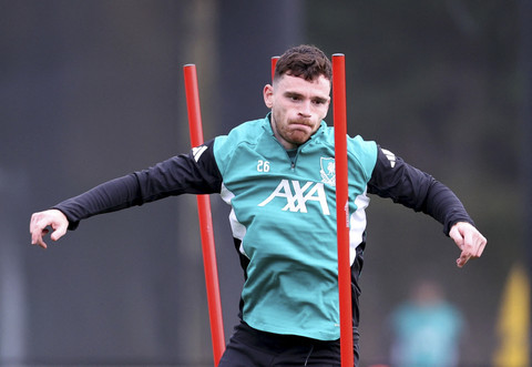Pemain Liverpool FC Andy Robertson mengikuti sesi latihan jelang melawan Real Madrid pada pertandingan League Phase Liga Champions musim 2025/2026 di AXA Training Centre, Liverpool, Inggris, Senin (3/11/2025). Foto: Ed Sykes/Reuters
