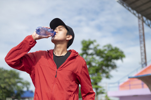 Ilustrasi minuman berenergi setelah berolahraga. Foto: Shutterstock