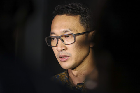 Juru Bicara KPK Budi Prasetyo berbicara kepada media terkait perkembangan isu operasi tangkap tangan (OTT) Gubernur Riau di Gedung KPK, Jakarta, Selasa (4/11/2025). Foto: Iqbal Firdaus/kumparan