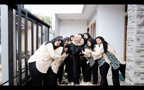 Arum, mantan pedagang seblak dan mie ayam yang kini sukses jadi afiliator Maybelline. Foto: L'Oréal Indonesia