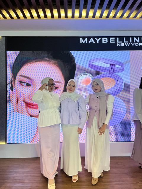 Arum, mantan pedagang seblak dan mie ayam yang kini sukses jadi afiliator Maybelline. Foto: L'Oréal Indonesia