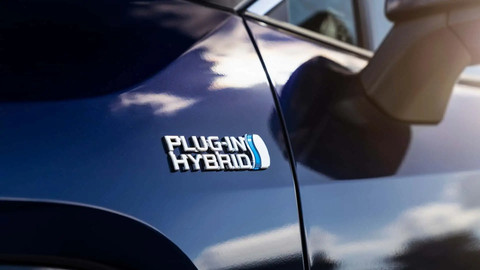 Ilustrasi mobilPlug-in Hybrid Electric Vehicle (PHEV). Foto: Dok. Motor1