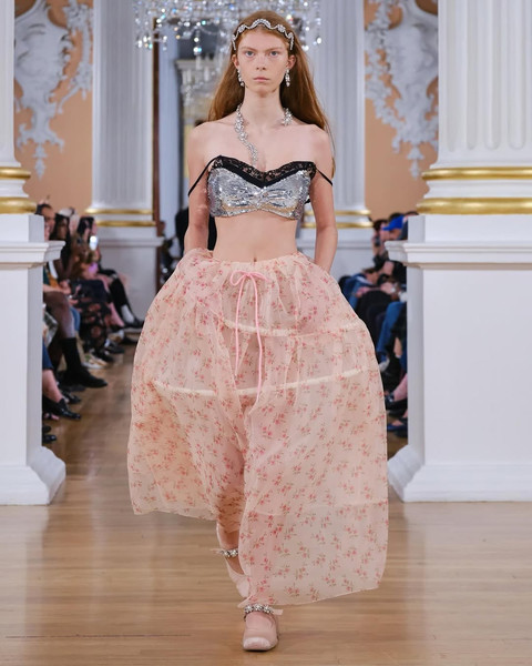 Koleksi Simone Rocha di London Fashion Week Spring Summer 2026. Foto: Simone Rocha