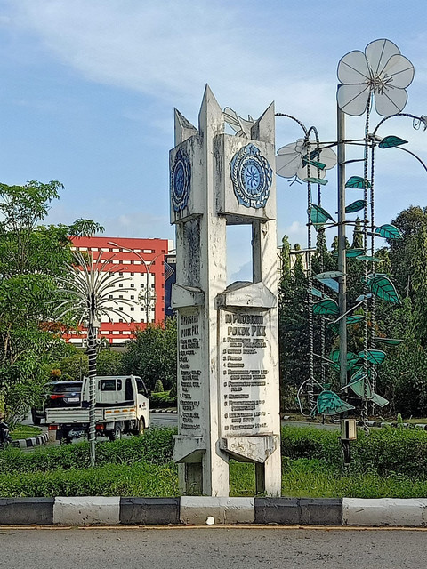 Tugu PKK di Jalan Veteran. Foto: Dok. Hi!Pontianak