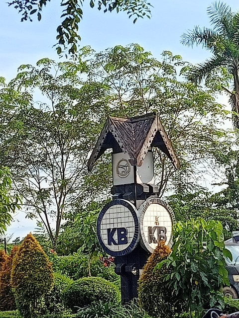 Tugu KB di Jalan Ahmad Yani. Foto: Dok. Hi!Pontianak