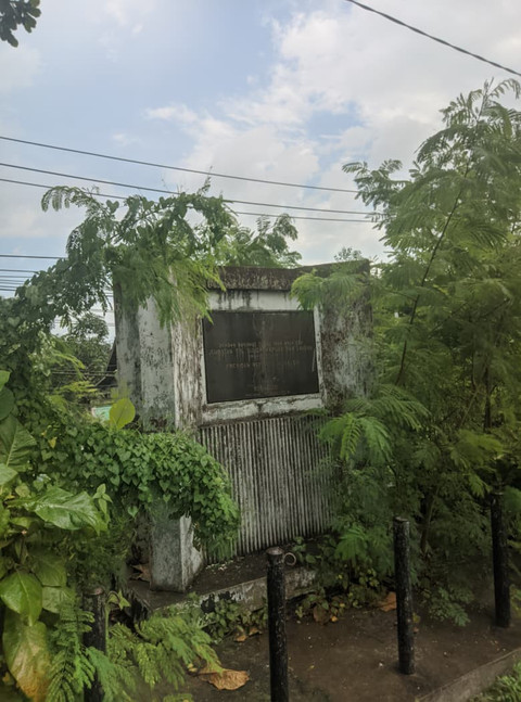 Tugu Peresmian Jembatan Tol Kapuas di Jalan Sultan Hamid II. Foto: Dok. Hi!Pontianak