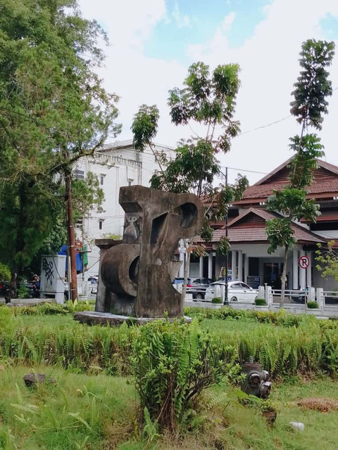 Tugu Penghargaan Bank Indonesia di Jalan Ahmad Yani. Foto: Dok. Hi!Pontianak