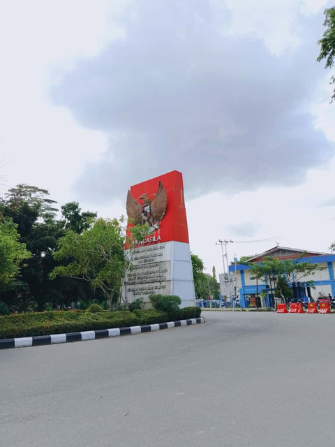 Tugu Pancasila di Jalan Rahadi Usman. Foto: Dok. Hi!Pontianak