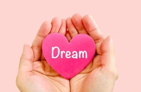 Rasian yang penuh makna. Terlebih manakala ia mewujud di genggam tangan. (Sumber: Shutterstock)