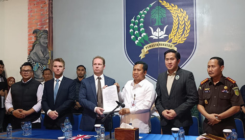 Proses pemindahan narapidana kasus narkotika asal Inggris bernama Lindsay June Sandiford di Lapas Kelas II A Kerobokan Bali, Kamis (6/11/2025). Foto: Denita BR Matondang/kumparan