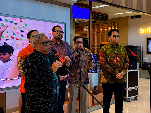 Deputi Bidang Usaha Kecil Kementerian UMKM, Temmy Satya Permana dan perwakilan e-commerce berada di kantor Kementerian UMKM, Jakarta, Jumat (7/11/2025). Foto: Muhammad Fhandra Hardiyon/kumparan
