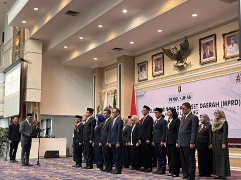 Gubernur Lampung, Rahmat Mirzani Djausal saat mengukuhkan Majelis Pertimbangan Riset Daerah (MPRD) | Foto : Eka Febriani / Lampung Geh