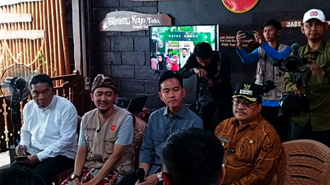 Wakil Presiden Republik Indonesia Gibran Rakabuming Raka menyambangi Kampung Singkong, Salatiga, Jawa Tengah, Jumat (7/11/2025).  Foto: Zamachsyari/kumparan