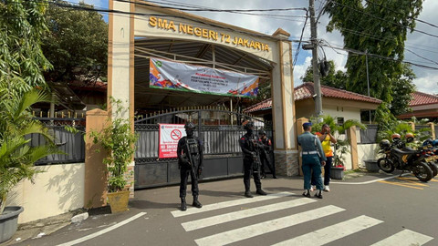 Suasana di sekitar SMAN 72 Jakarta usai terjadi ledakan pada Jumat (7/11/2025). Foto: Abid Raihan/kumparan