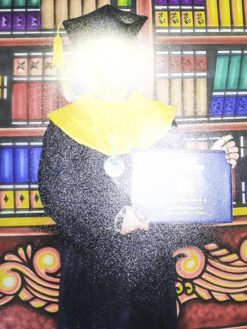 Pengemudi ojek online, Anto saat mengikuti kelas pelatihan dari Kemnaker di rumahnya. Foto: Febria Adha Larasati/kumparan