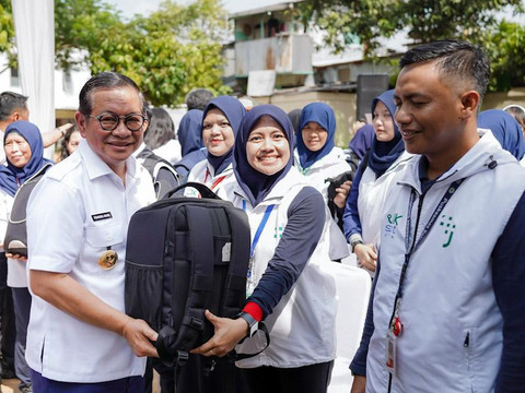 Pemprov DKI Jakarta memperkuat sistem layanan publiknya lewat JakAmbulans dan Pasukan Putih. Foto: Pemprov DKI Jakarta