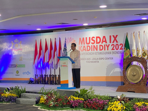 Gubernur DIY, Sri Sultan Hamengku Buwono X, menyampaikan sambutan saat membuka Musyawarah Daerah (Musda) IX KADIN DIY 2025 di Jogja Expo Center (JEC), Sabtu (8/11). Foto: Pandangan Jogja/Resti Damayanti