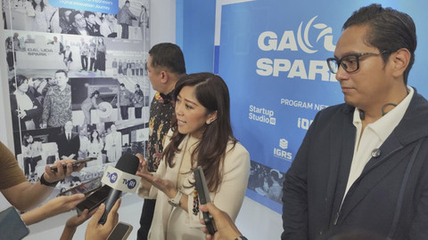 Menteri Komdigi Meutya Hafid menjawab pertanyaan wartawan saat Launching Garuda Spark Innovation Hub di Pos Bloc Kota Medan, Sabtu (8/11/2025). Foto: Amar Marpaung/kumparan