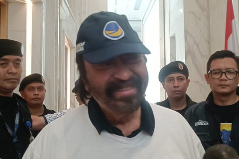 Ketua Umum Partai NasDem Surya Paloh usai acara Funwalk menjelang HUT ke-14 Nasdem di NasDem Tower, Jakarta Pusat, Minggu (9/11/2025). Foto: Zamachsyari/kumparan