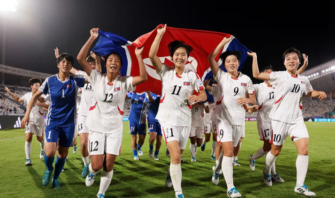 Korea Utara berhasil menjuarai Piala Dunia Wanita U-17 usai mengalahkan Belanda di Rabat Olympic Stadium, Maroko, Minggu (9/11). Foto: FIFA.com