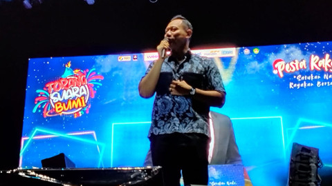 Agus Harimurti Yudhoyono (AHY) saat memberikan sambutan pada gelaran Pesta Rakyat di Kota Manado, Sulawesi Utara.