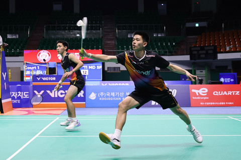 Ganda putra Indonesia Raymond Indra dan Nikolaus Joaquin saat bertanding di Korea Masters 2025. Foto: PBSI