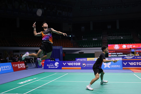 Ganda putra Indonesia Raymond Indra dan Nikolaus Joaquin saat bertanding di Korea Masters 2025. Foto: PBSI