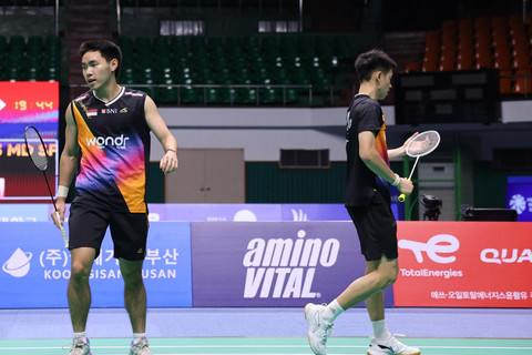 Ganda putra Indonesia Raymond Indra dan Nikolaus Joaquin saat bertanding di Korea Masters 2025. Foto: PBSI