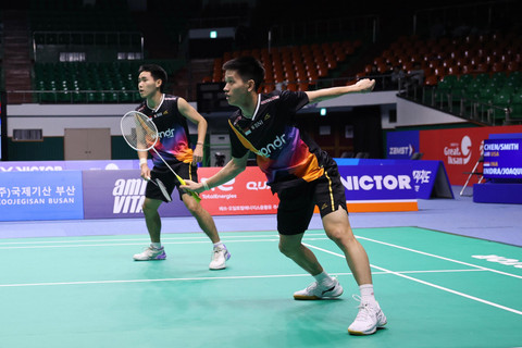 Ganda putra Indonesia Raymond Indra dan Nikolaus Joaquin saat bertanding di Korea Masters 2025. Foto: PBSI