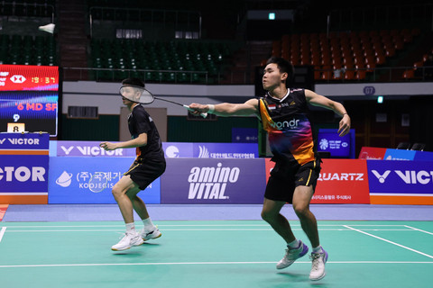 Ganda putra Indonesia Raymond Indra dan Nikolaus Joaquin saat bertanding di Korea Masters 2025. Foto: PBSI