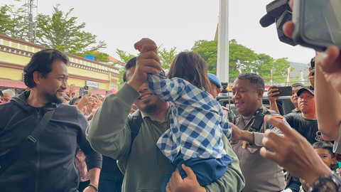 Bilqis, anak perempuan berusia 4 tahun yang hilang sepekan telah kembali ke orang tuanya di Kota Makassar, Minggu (9/11/2025). Foto: Dok. Istimewa