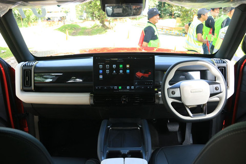 First impression test drive Chery J6T di JSI Resort, Megamendung, Bogor pada Minggu (9/11/2025). Foto: Syahrul Ghiffari/kumparan