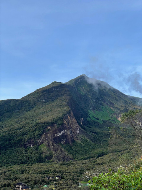 Foto Pemandangan Gunung Papandayan. Sumber: Fajar Umaryana (Pribadi).