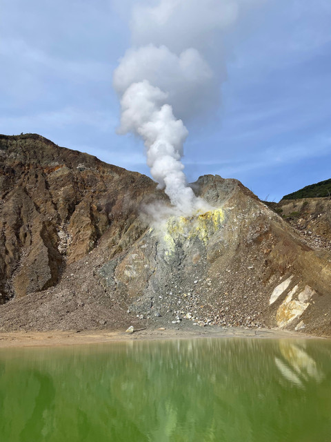 Foto Pemandangan Kawah Gunung Papandayan. Sumber: Fajar Umaryana (Pribadi). 