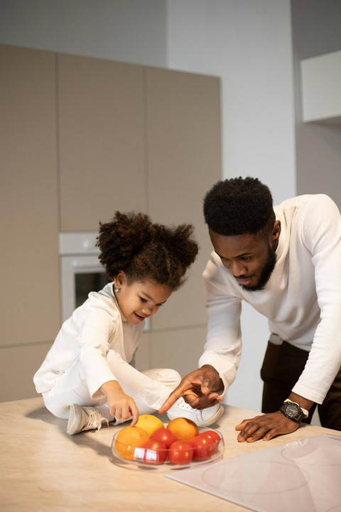 Ilustrasi sumber:Foto oleh Monstera Production: https://www.pexels.com/id-id/foto/pria-berkemeja-putih-menggendong-bayi-5996874/