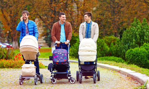 Ilustrasi latte papas di Swedia sumber: https://www.pressandjournal.co.uk/fp/education/3729300/paternity-leave-sweden-latte-pappas/