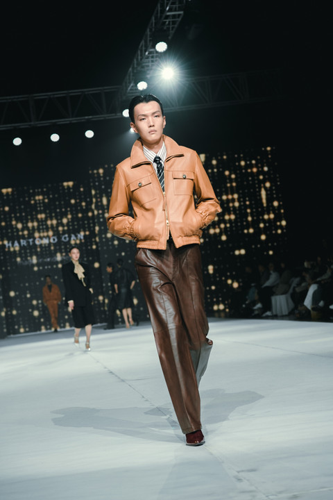 Koleksi Spring/Summer 2026 lansiran desainer Hartono Gan di Busan Fashion Week 2025 di Bexco, Busan, Kamis (30/10/2025). Foto: JF3