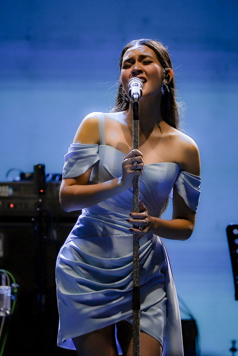 Penyanyi Raisa tampil di Jazz Goes To Campus (JGTC) 2025 di Universitas Indonesia, Depok, Minggu (9/11/2025). Foto: Jamal Ramadhan/kumparan